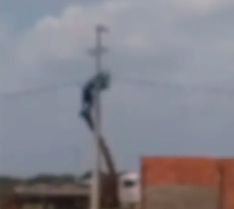 Homem morre eletrocutado em Parnaíba.